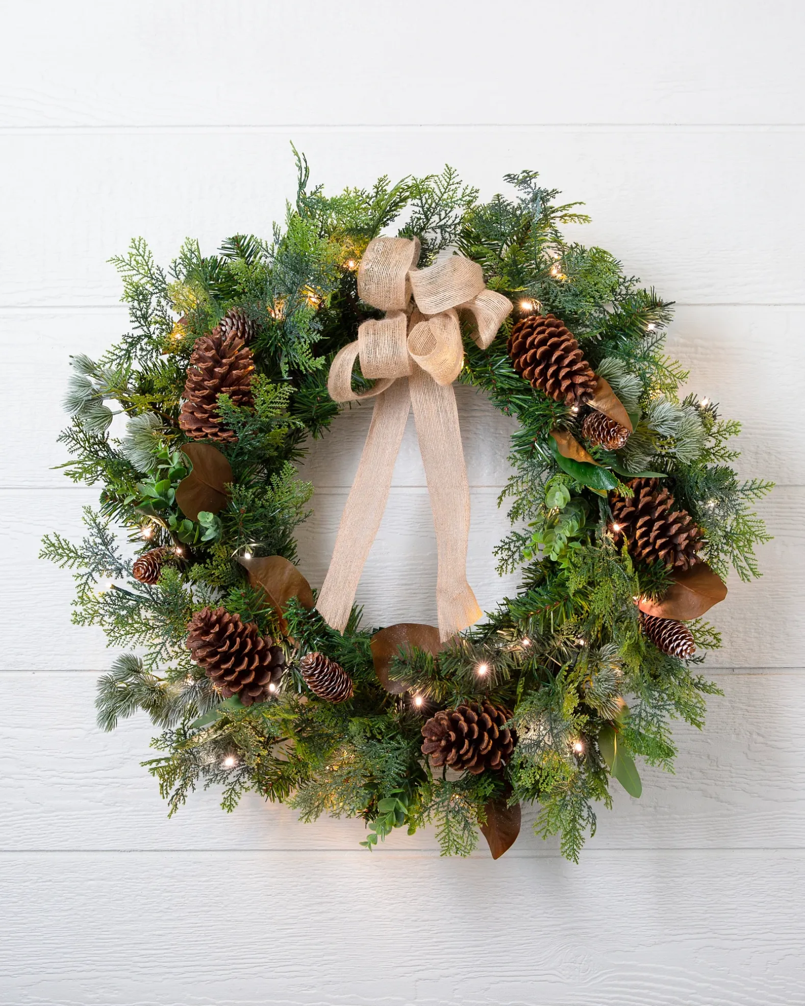 Outdoor Cedar Lodge Foliage